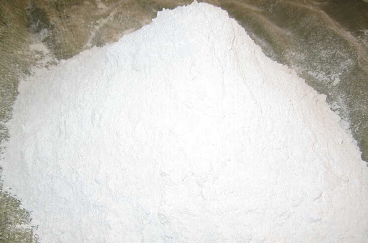必须使用时,应将生石灰加水配成10%～20%的石灰乳喷洒.